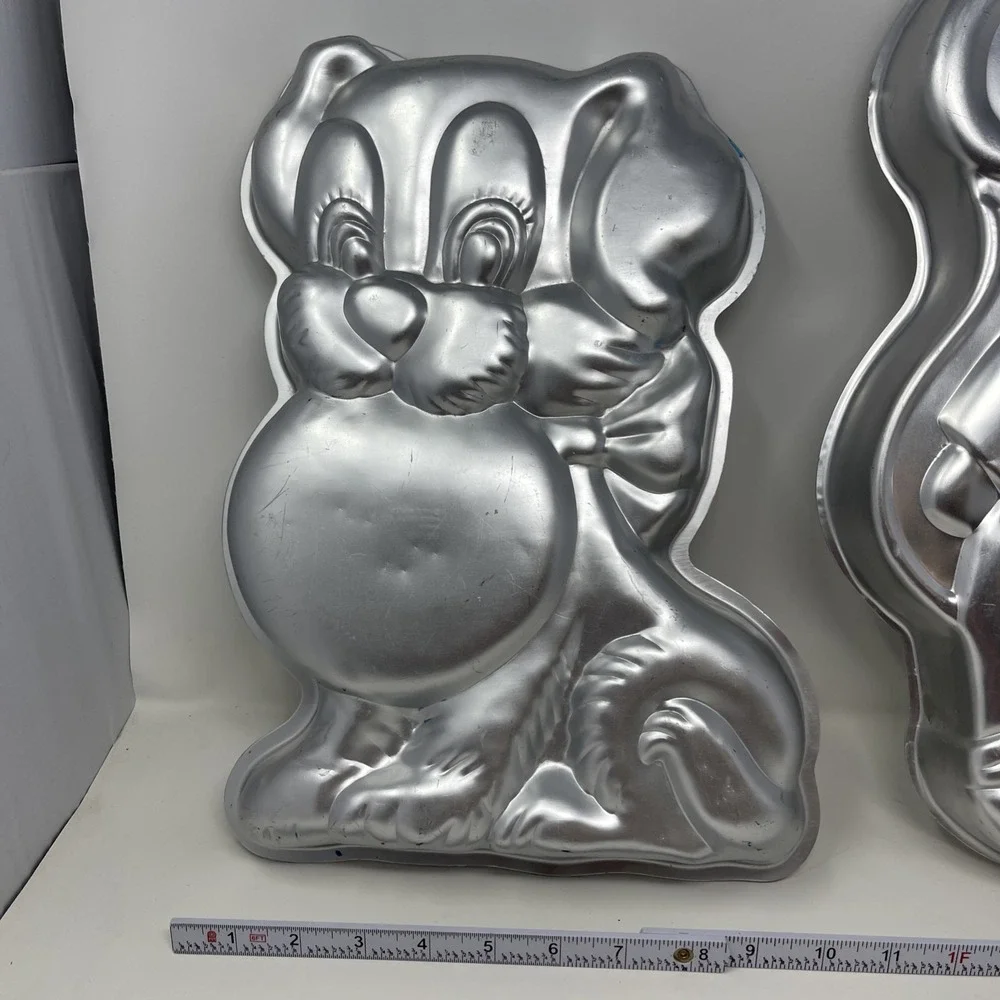 Lot Of 2 Wilton Cake Pans Puppy Dog with Frisbee And Mouse